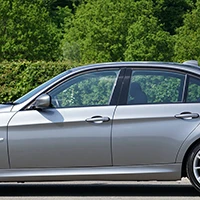 Voiture - BMW cot� Fleur d'Hibiscus
